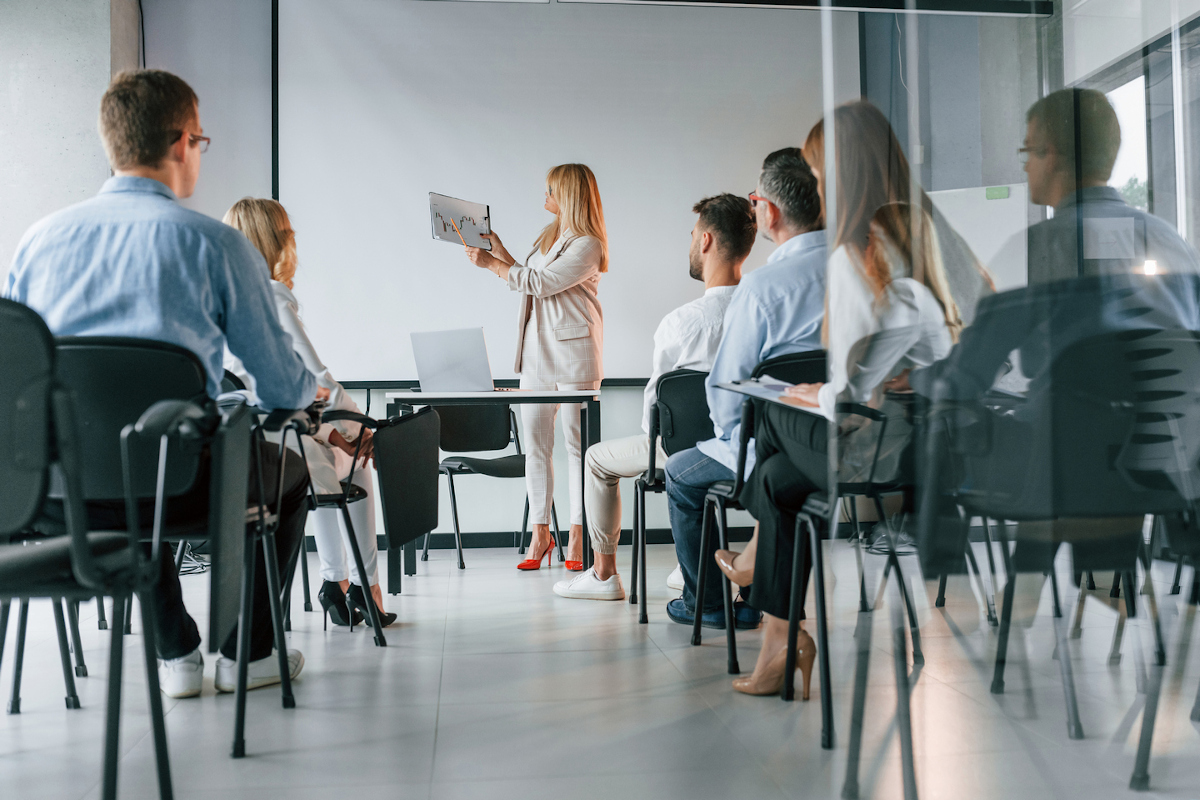 Wynajem sal szkoleniowych dla firm - Dlaczego warto inwestować?