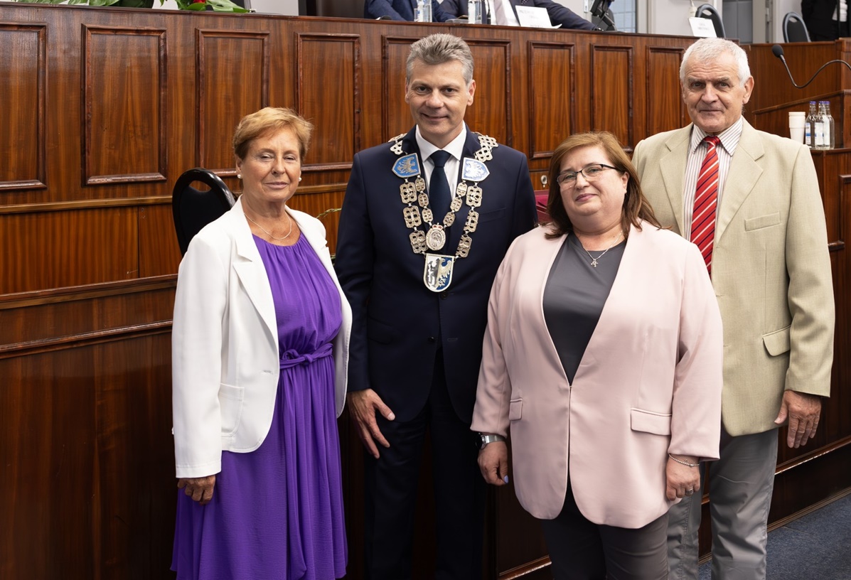 Zaprzysiężenie Mariusza Wołosza i Radnych 91