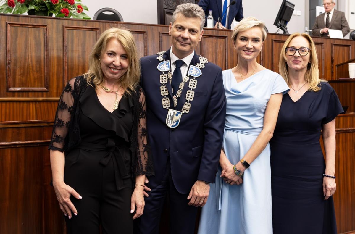 Zaprzysiężenie Mariusza Wołosza i Radnych 96