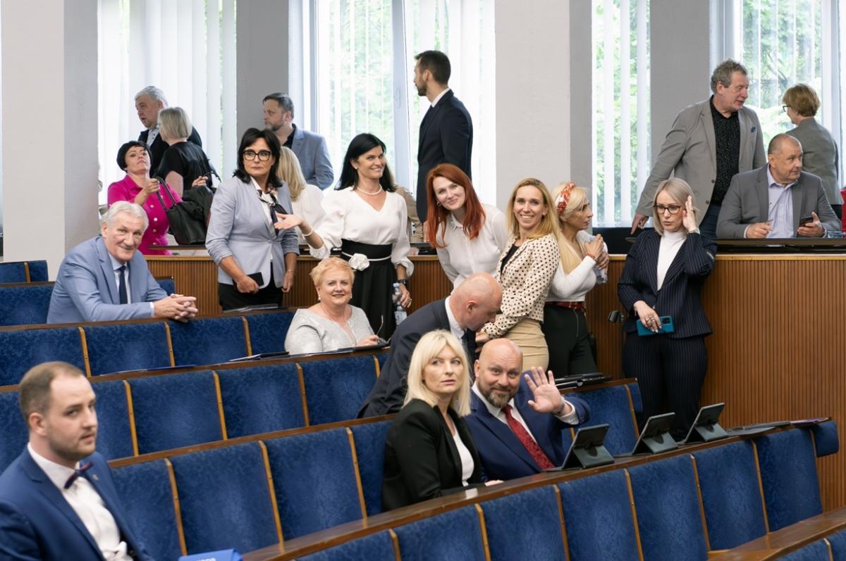 Zaprzysiężenie Mariusza Wołosza i Radnych 98