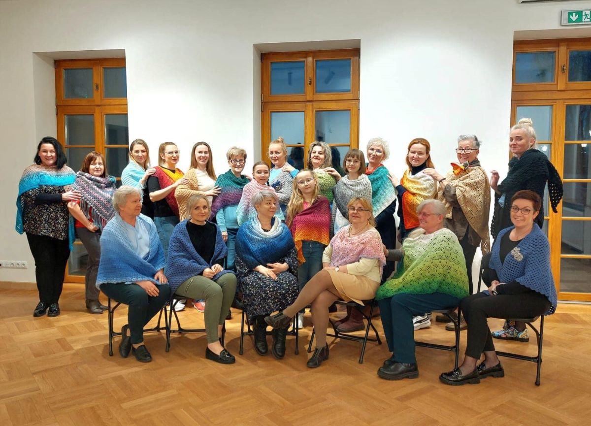 Bytomskie heklarki dziergają dla kotów i psów z miejskiego schroniska