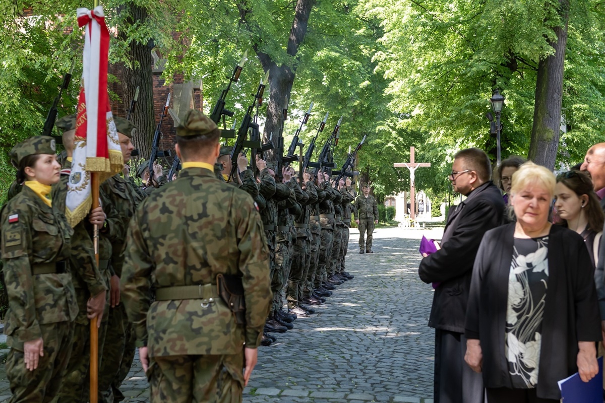 Poświęcenie Memoriału Kresowej Pamięci na cmentarzu Mater Dolorosa 31