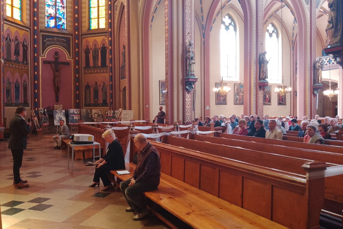 Poświęcenie Memoriału Kresowej Pamięci na cmentarzu Mater Dolorosa 43