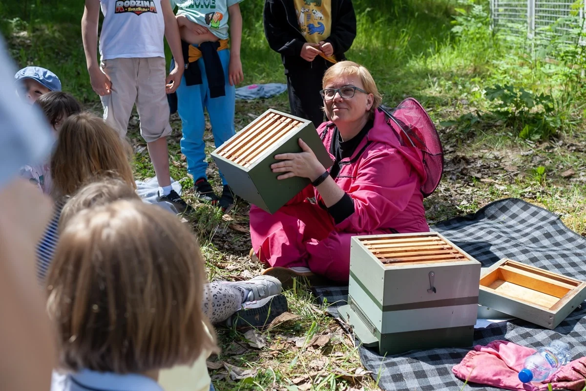 Światowy Dzień Pszczół w bytomskiej pasiece
