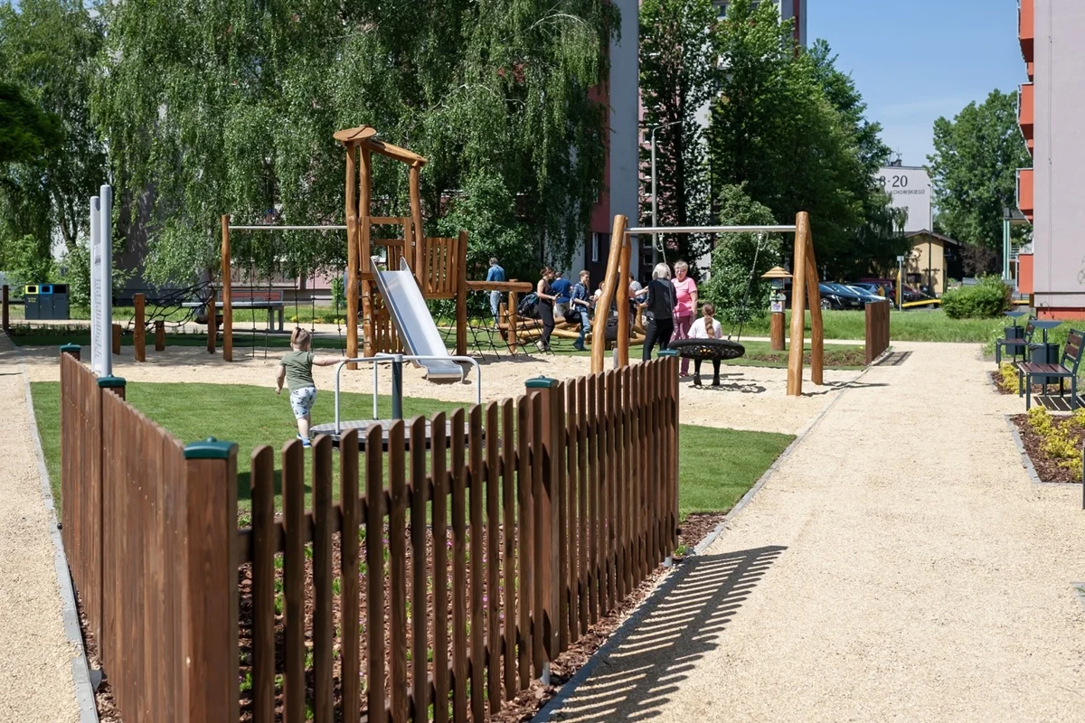 Najmłodsi mieszkańcy Szombierek mają nowy plac zabaw!