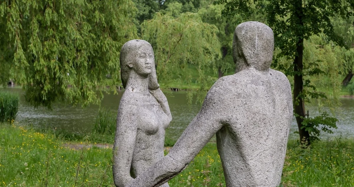 Rzeźba "We dwoje" z Parku Amendy przejdzie remont!