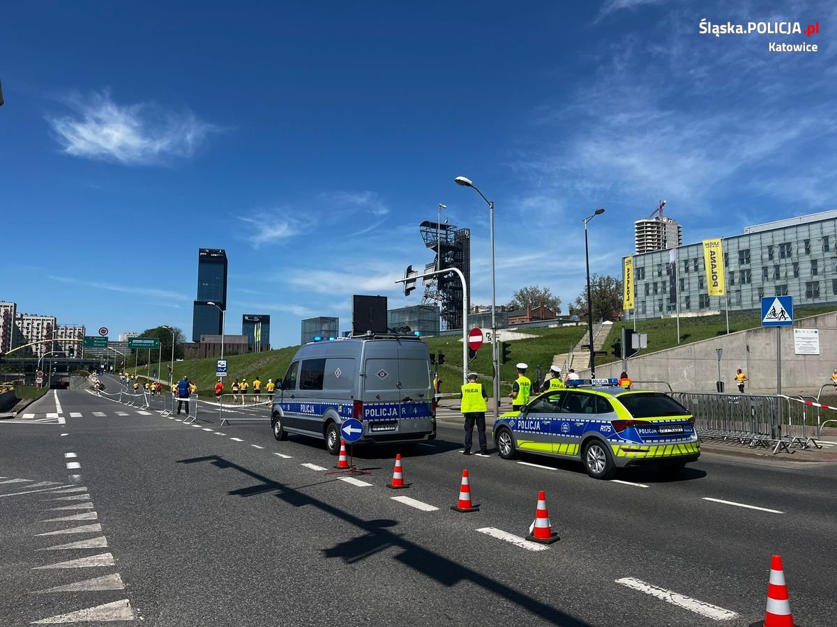 Mundurowi z Katowic zabezpieczali 4. Bieg Bohaterów i 19. Silesia Półmaraton