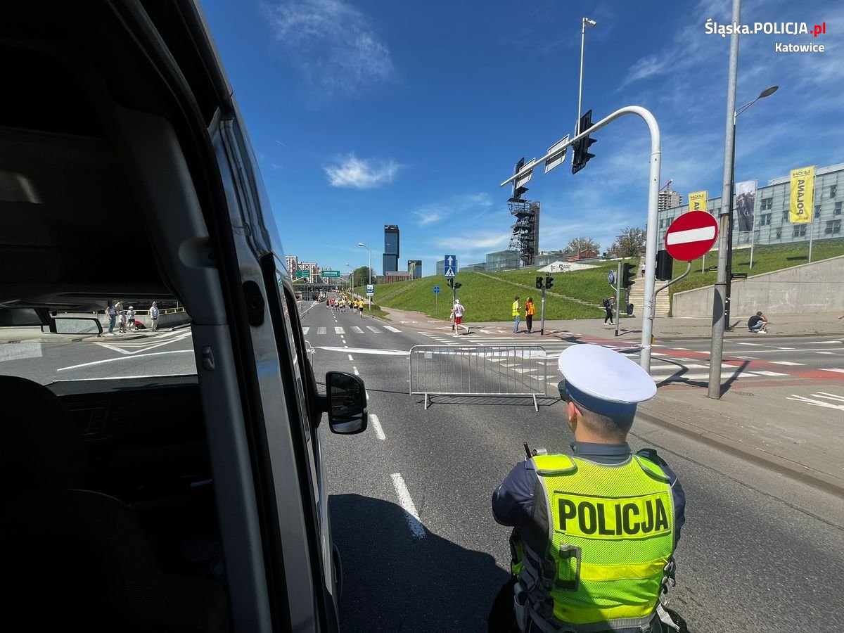 Mundurowi z Katowic zabezpieczali 4. Bieg Bohaterów i 19. Silesia Półmaraton
