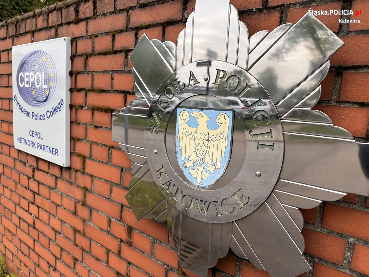 Katowiccy przewodnicy psów z pokazem w Szkole Policji 35