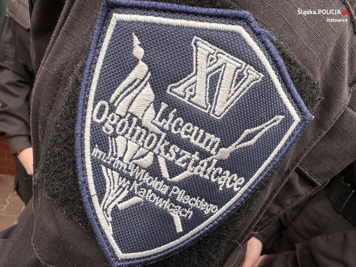 Katowiccy przewodnicy psów z pokazem w Szkole Policji 37