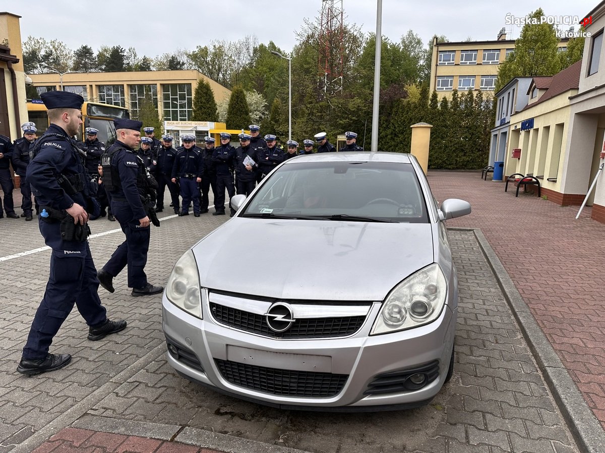 Katowiccy przewodnicy psów z pokazem w Szkole Policji 47