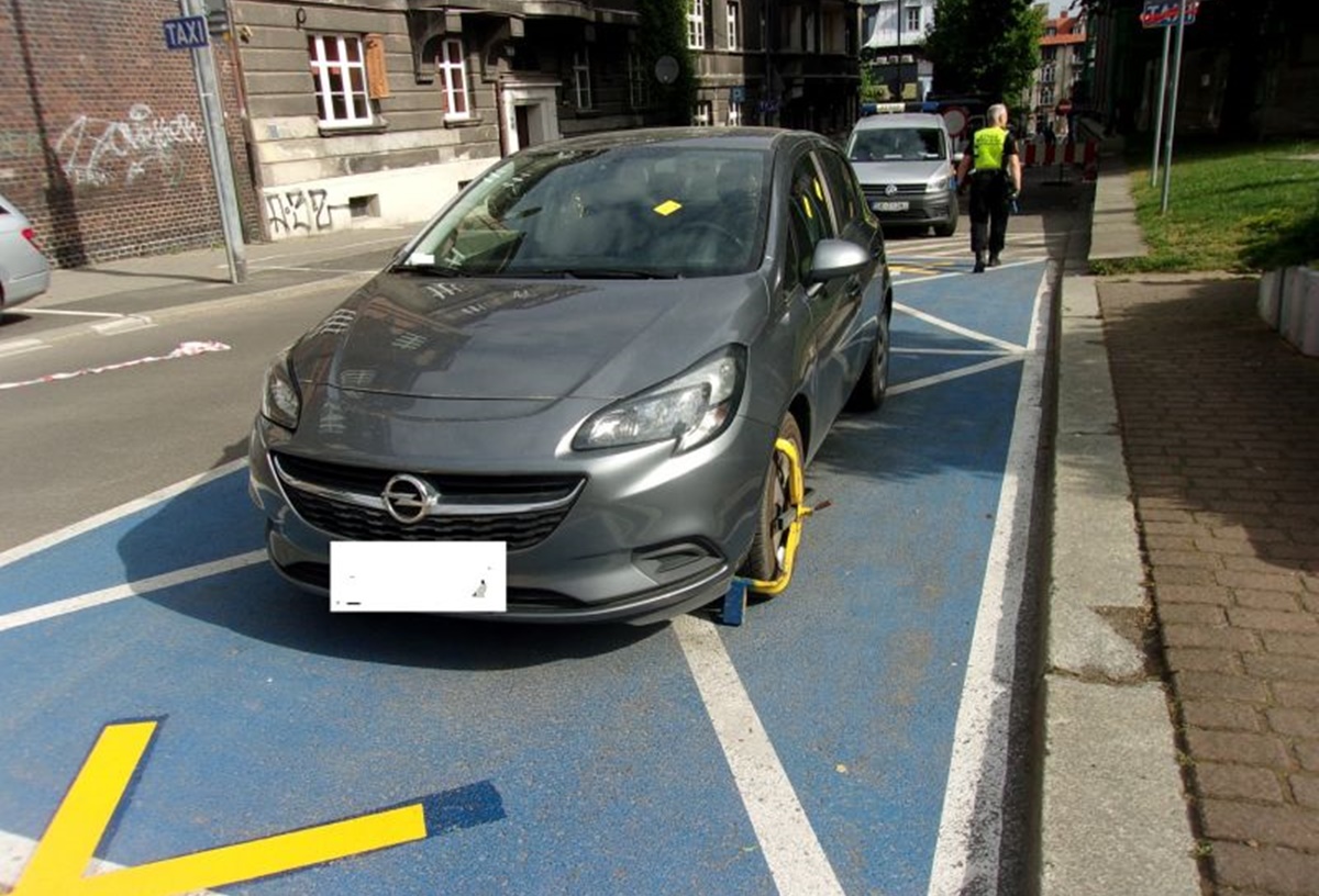 Mistrzowie parkowania w Katowicach w akcji. Straż miejska podsumowuje ubiegły tydzień 18