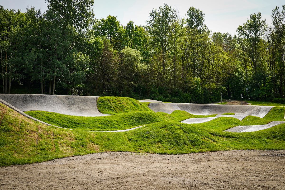 Dolina Trzech Stawów zyskała nową atrakcję – pumptrack!