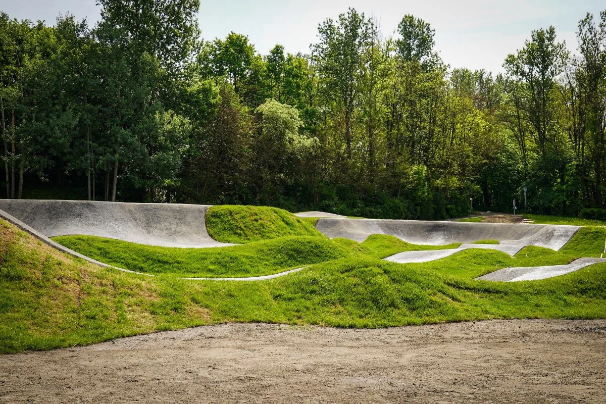 Dolina Trzech Stawów zyskała nową atrakcję – pumptrack!