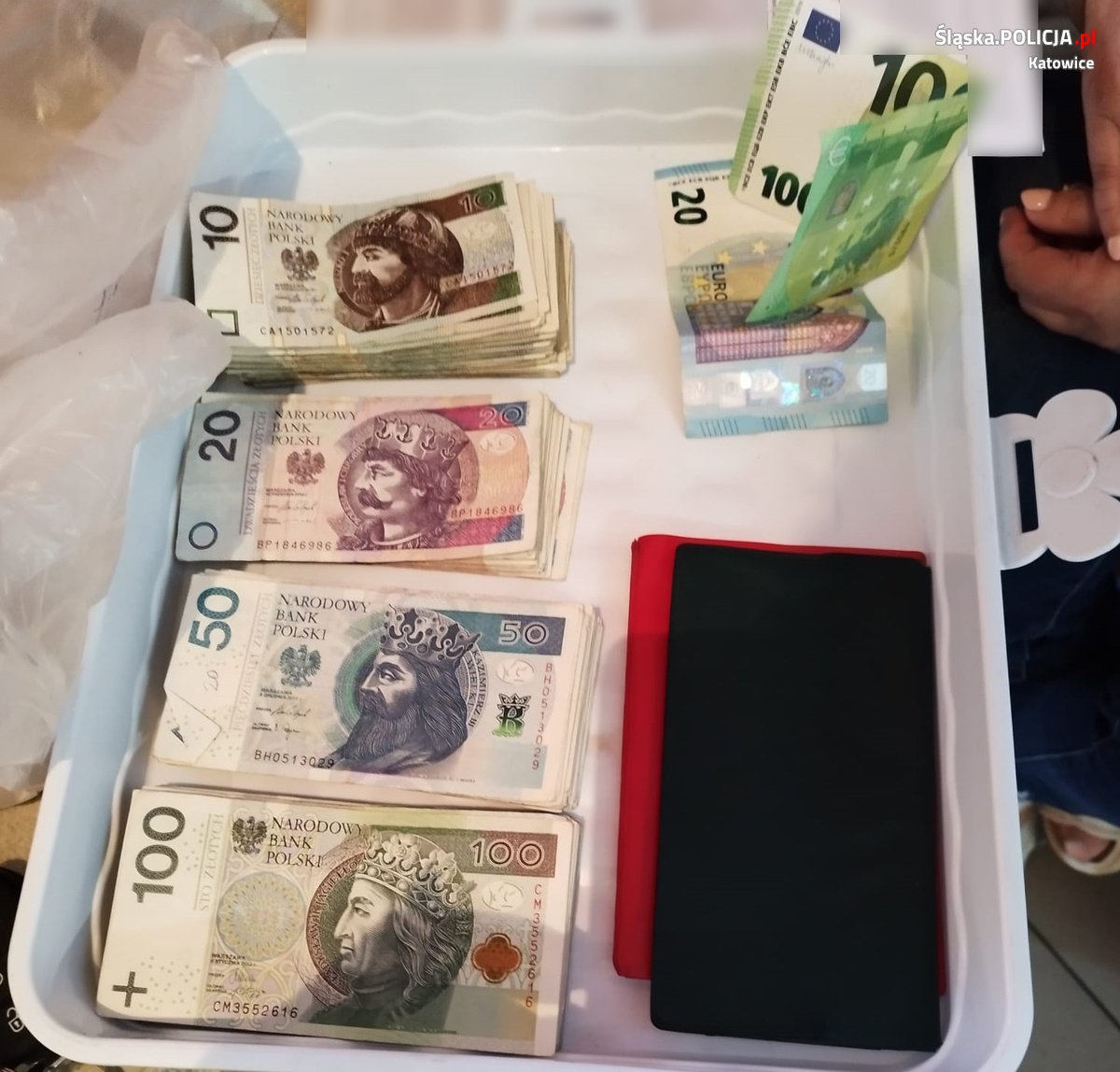 7 podejrzanych o udział w zorganizowanej grupie przestępczej 22