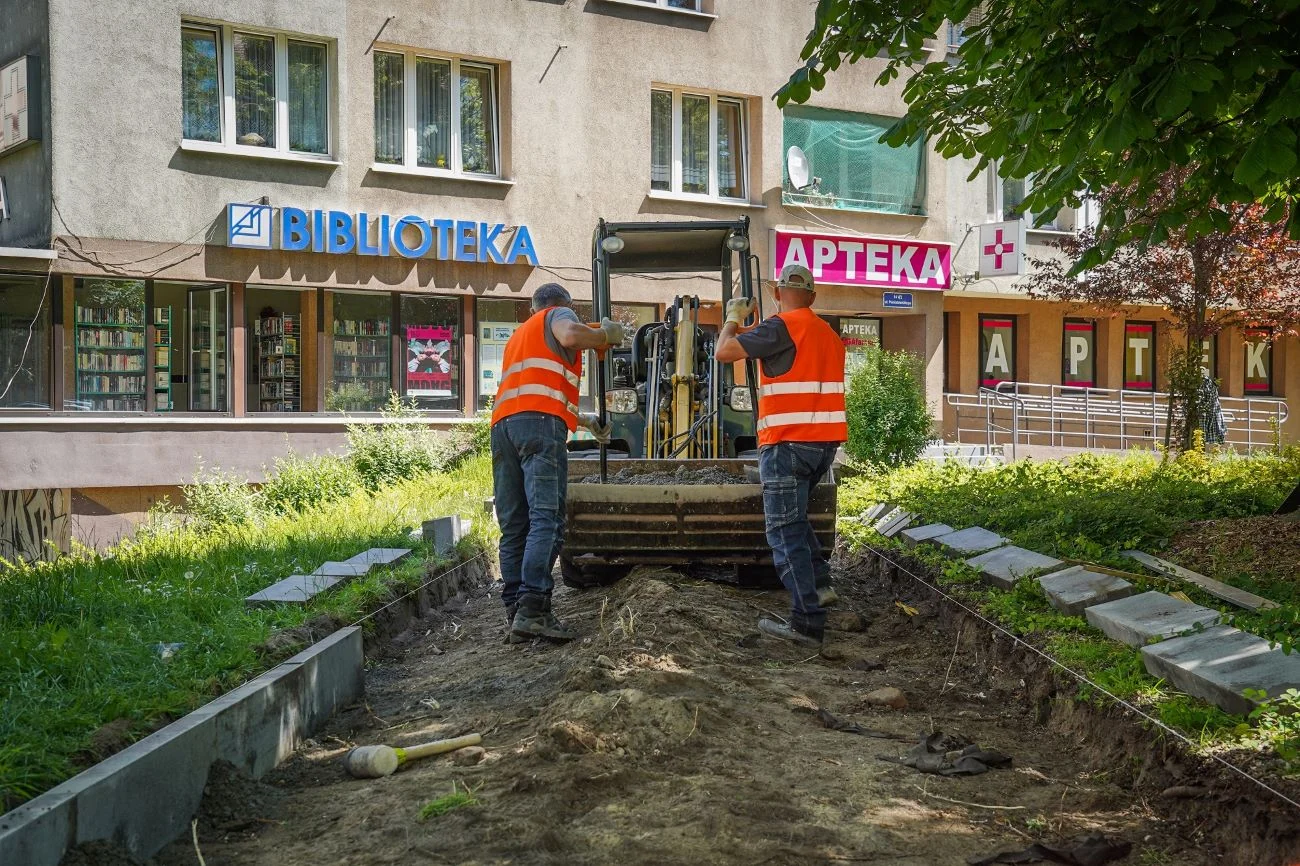 Rozpoczęto renowacje w Śródmieściu i Koszutce- skwer i plac zabaw przejdą zmiany!