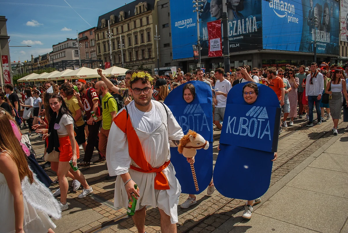 Korowód studentów przeszedł przez Katowice. Juwenalia czas zacząć [FOTORELACJA]