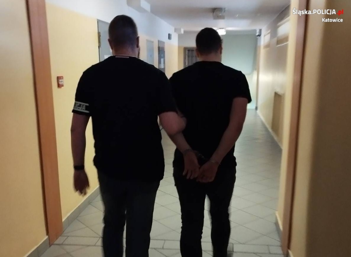 17-latek napadł na 57-letniego mężczyznę w koszulce Ruchu Chorzów