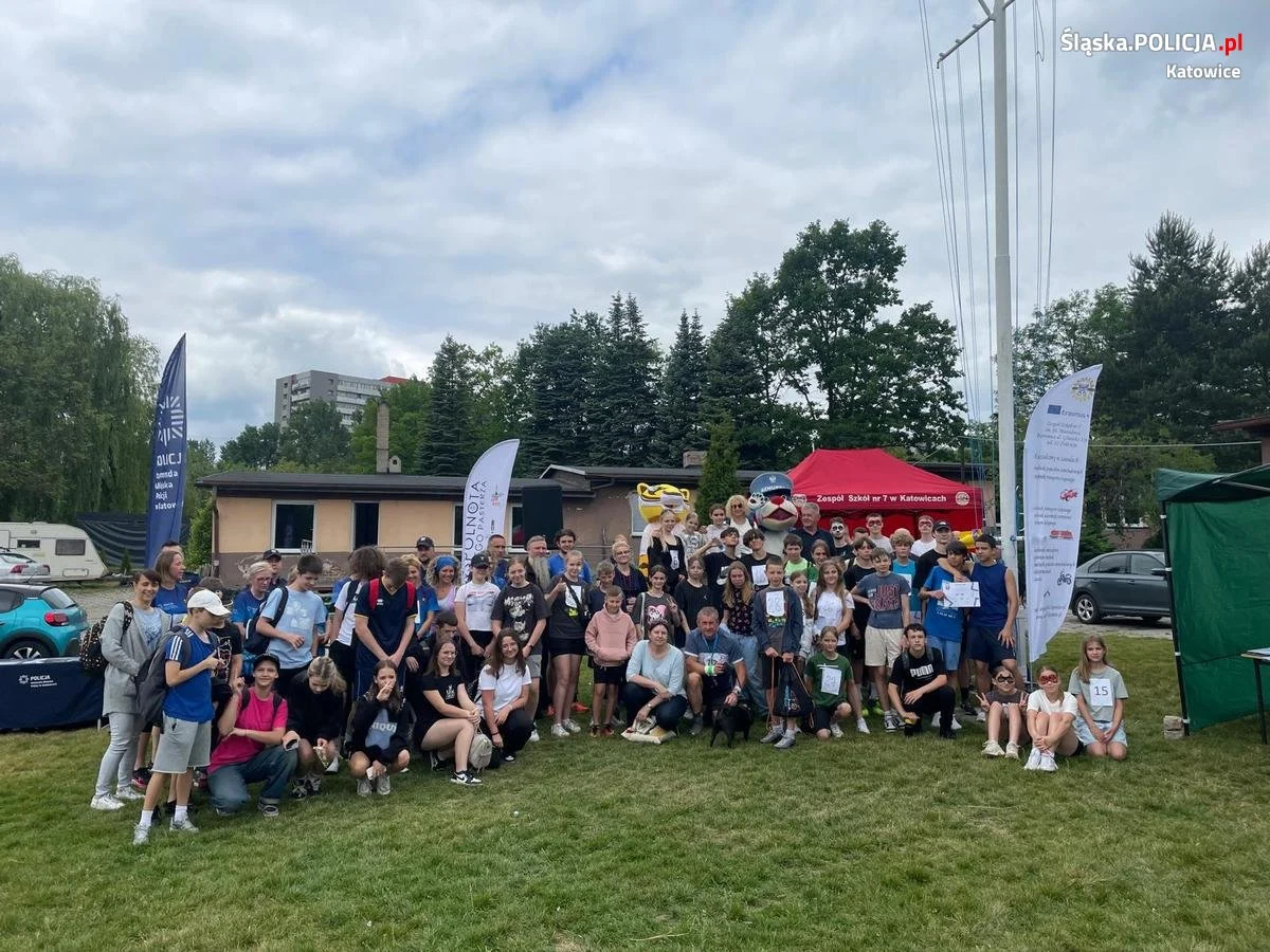 Katowiccy policjanci na biegu "Biegam zamiast..."
