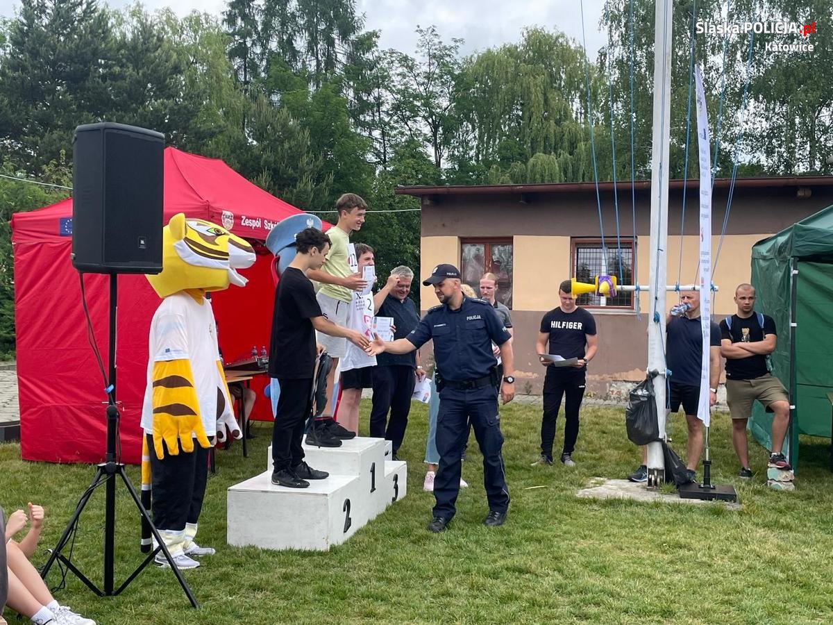 Katowiccy policjanci na biegu "Biegam zamiast..."