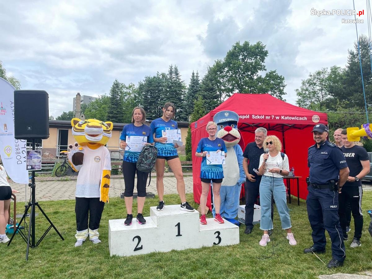 Katowiccy policjanci na biegu "Biegam zamiast..."
