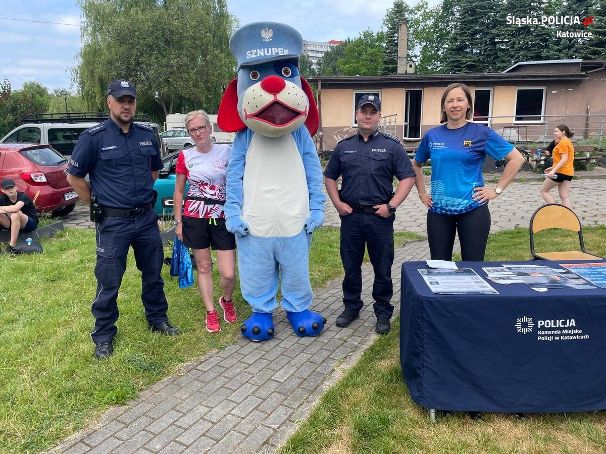 Katowiccy policjanci na biegu "Biegam zamiast..."