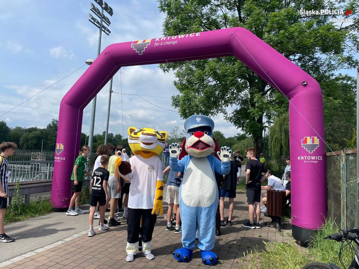 Katowiccy policjanci na biegu "Biegam zamiast..."