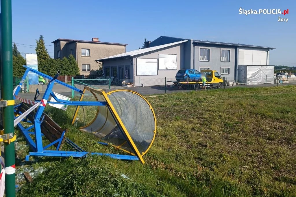 20-latka z Żor wjechała w wiatę przystankową!