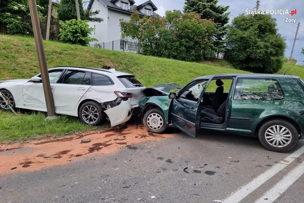 Zderzenie trzech samochodów w Żorach. Jeden z kierowców pod wpływem alkoholu i bez prawka