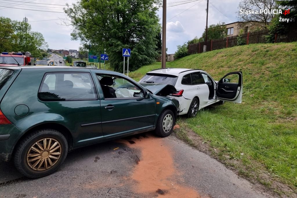 Zderzenie trzech samochodów w Żorach. Jeden z kierowców pod wpływem alkoholu i bez prawka