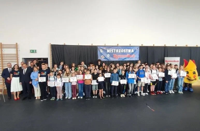 W Szkole Podstawowej nr 8 w Rogoźnej rozegrano Mistrzostwa Szkół w Rummikub