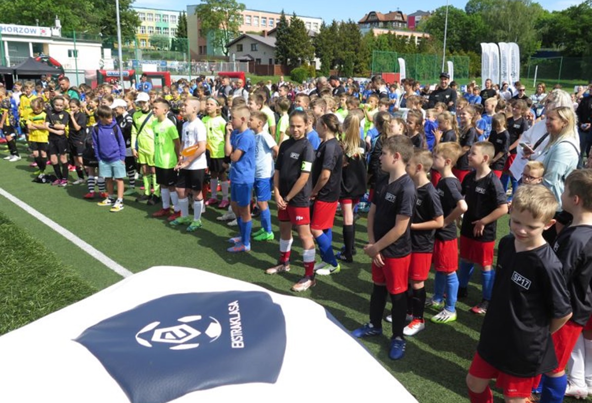 Dzieci uczestniczyły w Akademii Klasy Ekstra z Ruchem Chorzów