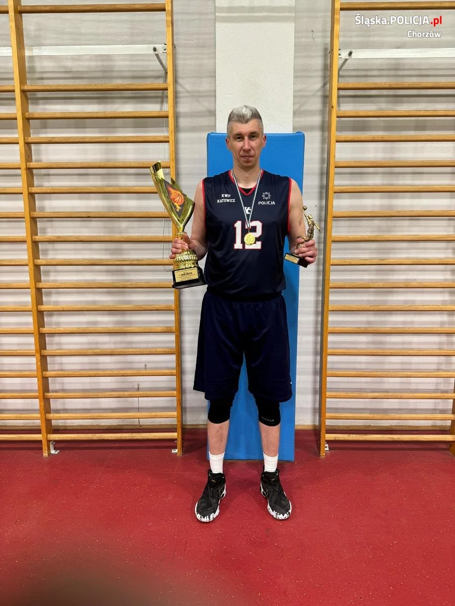 Chorzowski policjant w zwycięskiej drużynie Mistrzostw Polski Policji w Koszykówce!