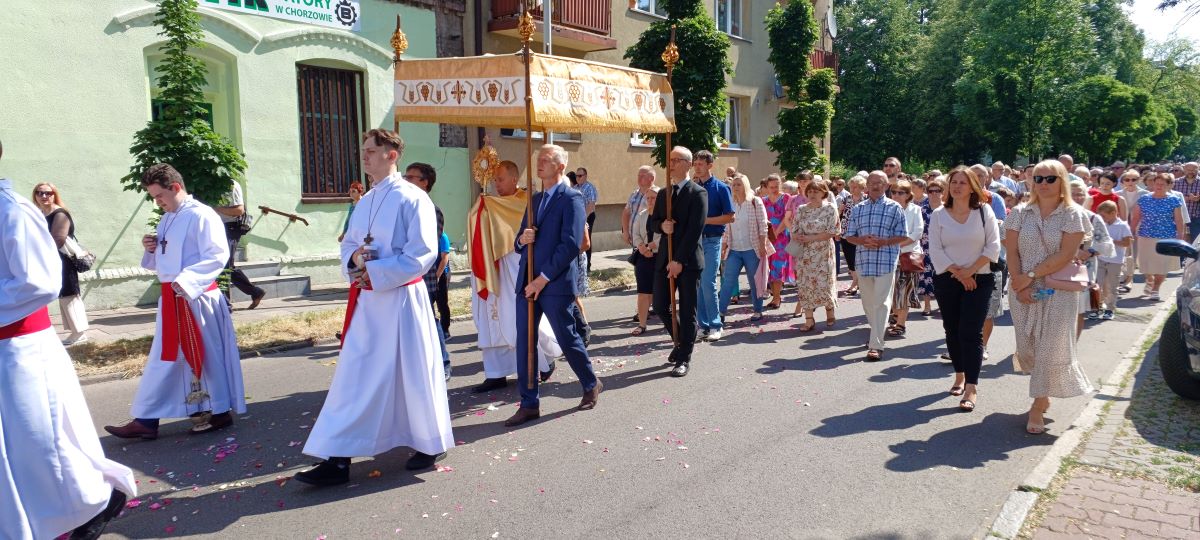 Chorzowianie wzięli udział w procesjach Bożego Ciała! [ZDJĘCIA]
