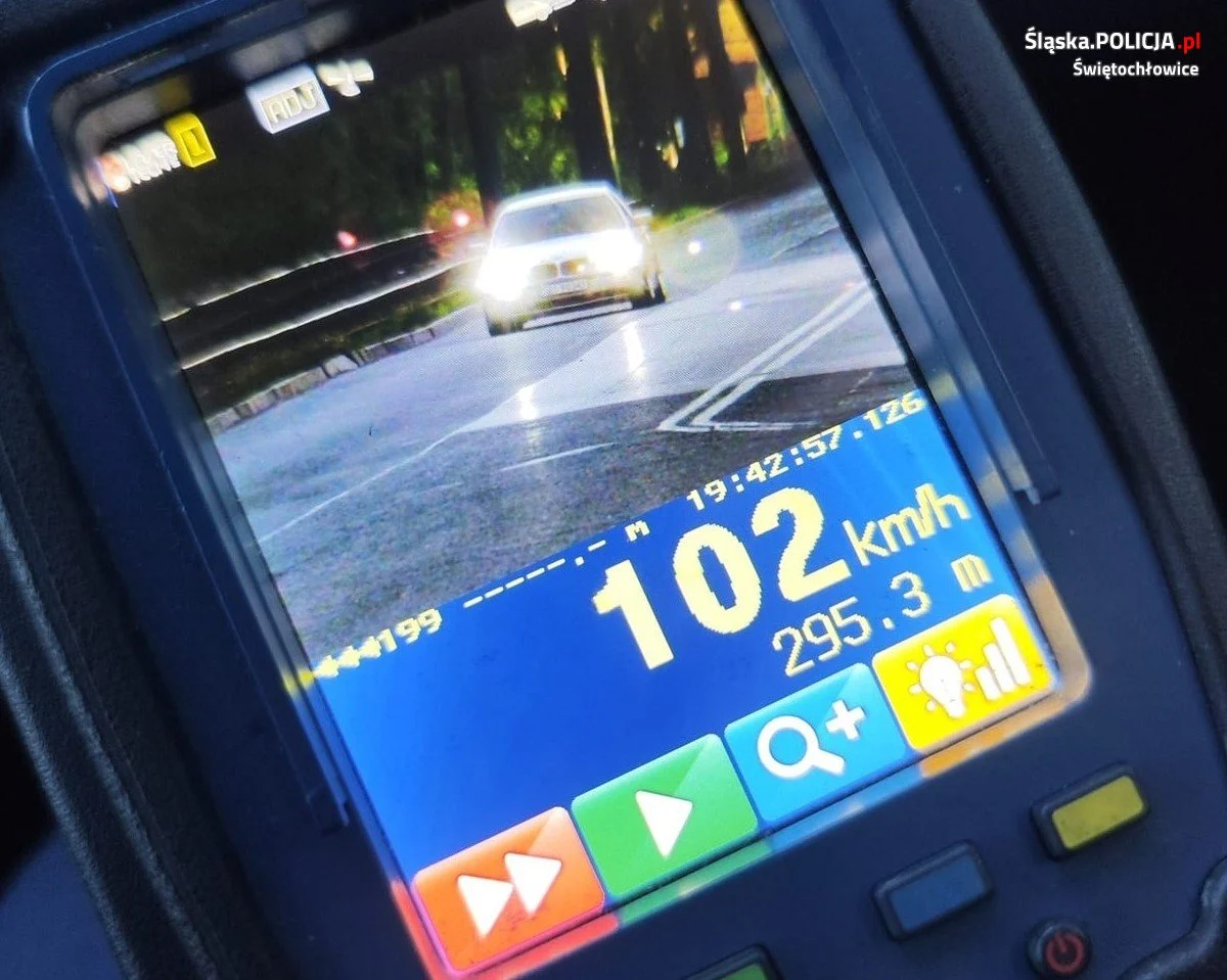 18-letni świętochłowiczanin stracił prawo jazdy na trzy miesiące! Przekroczył prędkość