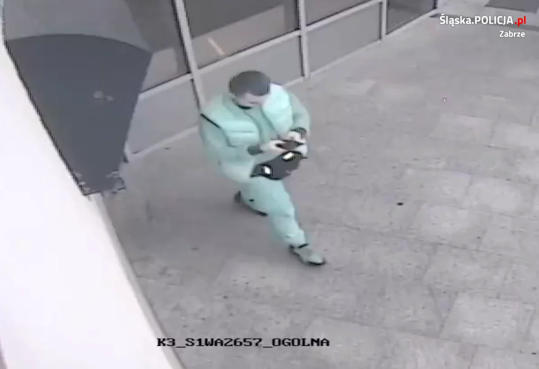 Ten mężczyzna podejrzewany jest o oszustwo. Rozpoznajecie go?