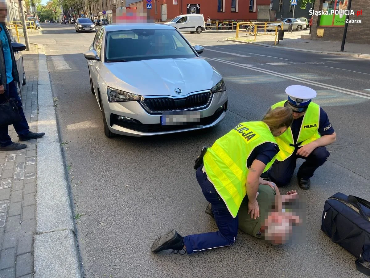 Nie zauważyła 85-latka na pasach z powodu uszkodzonego radiowozu – doszło do potrącenia!