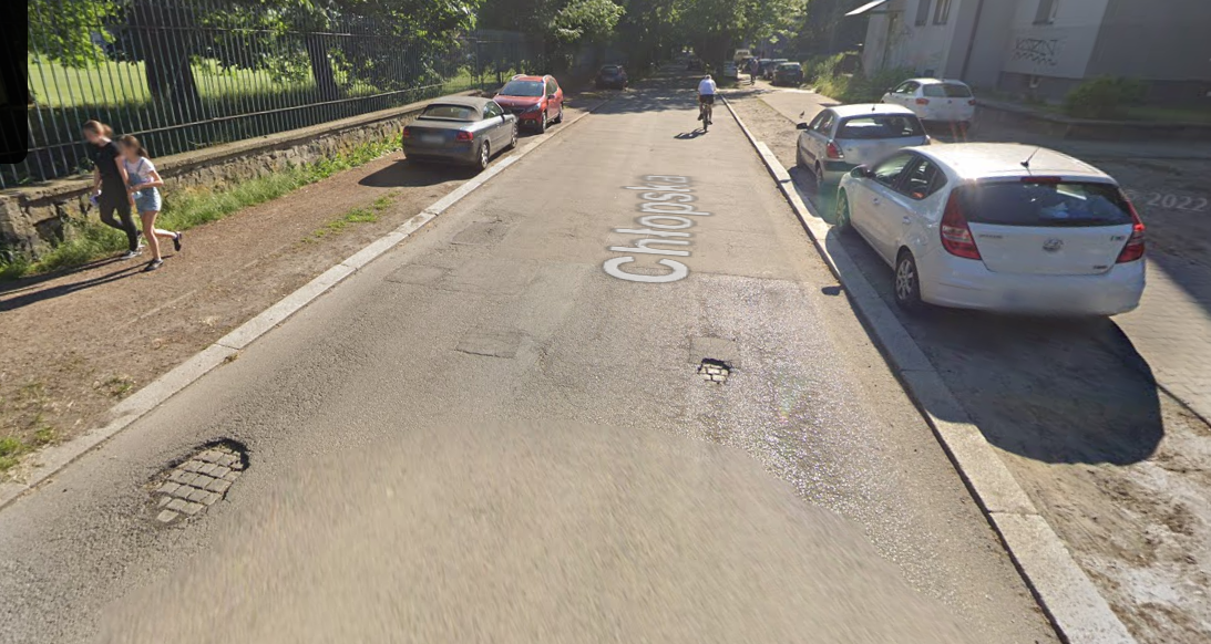 Przebudowa ulicy Chłopskiej. Z jakimi pracami zmaga się obecnie wykonawca?