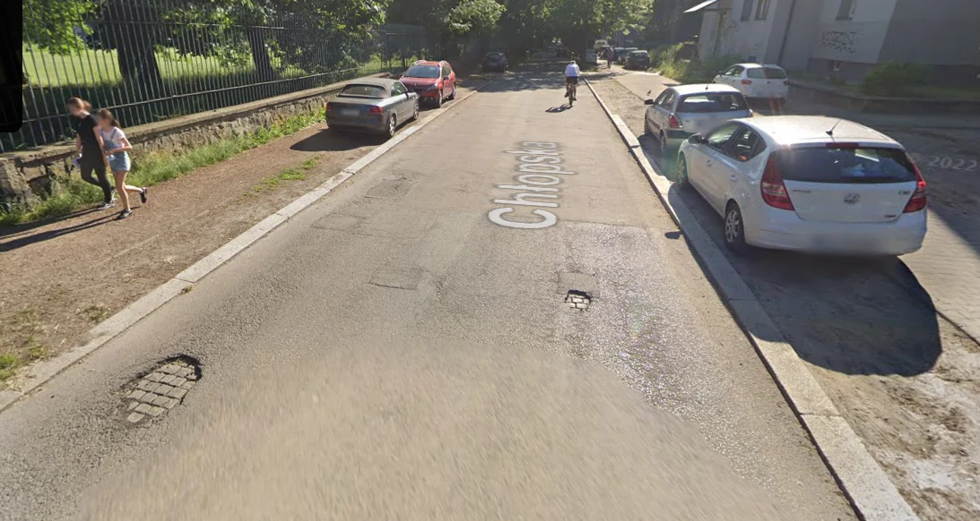 Przebudowa ulicy Chłopskiej. Z jakimi pracami zmaga się obecnie wykonawca?