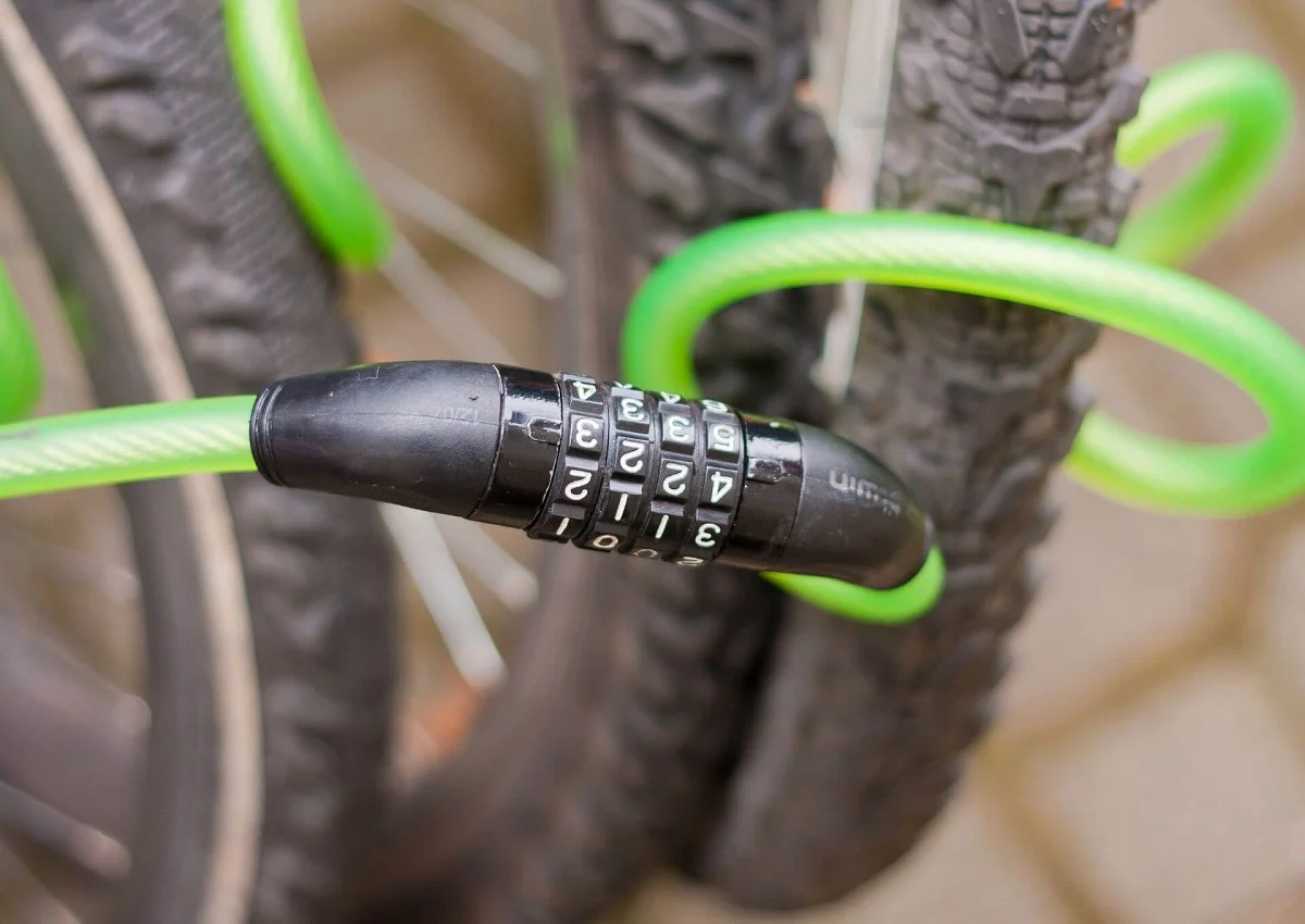 Zabezpiecz swój rower przed kradzieżą. Proste zasady, które mogą uratować Twój jednoślad