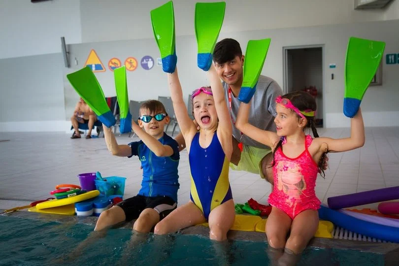 Wakacyjny kurs pływania dla dzieci. Dołącz do Aquadromowej szkoły pływania!