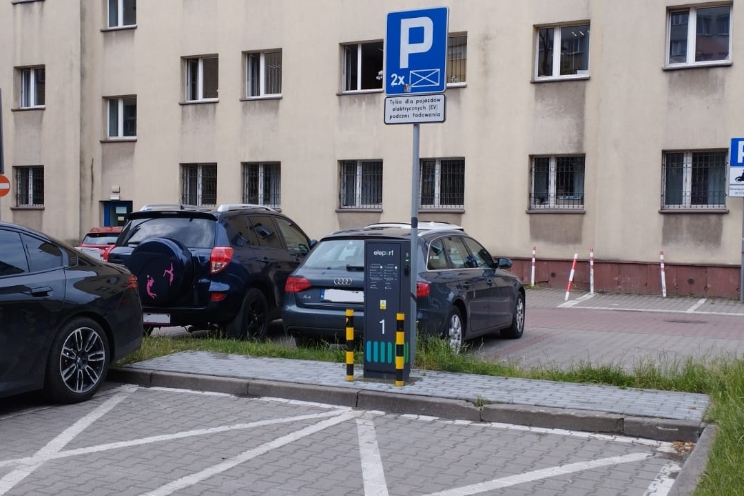 W Rudzie Śląskiej uruchomiono stacje ładowania samochodów elektrycznych