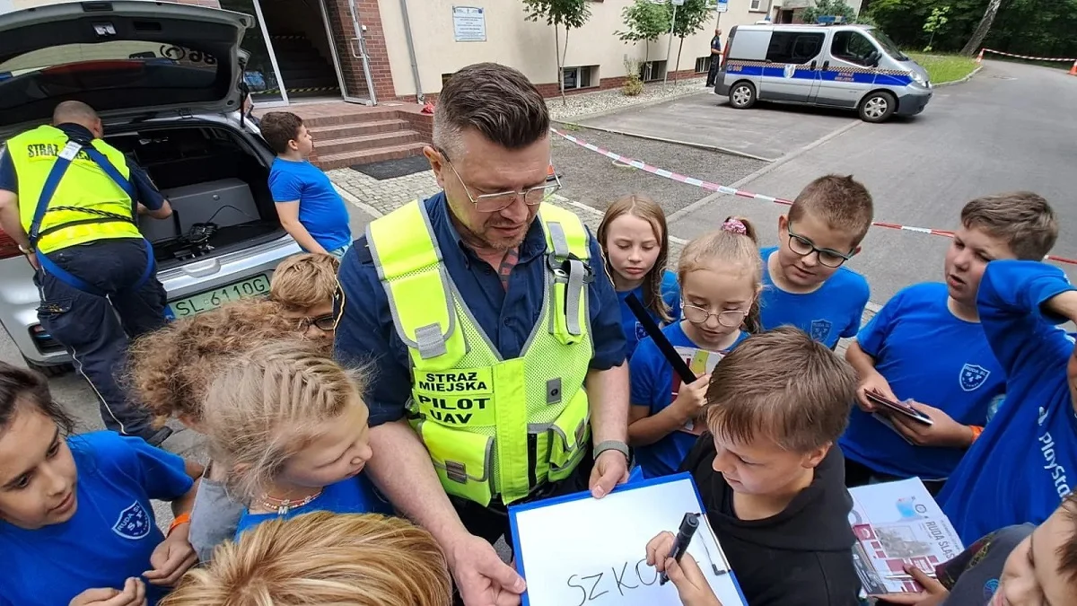 Uczniowie Szkoły Podstawowej nr 4 odwiedzili siedzibę Straży Miejskiej [FOTO]
