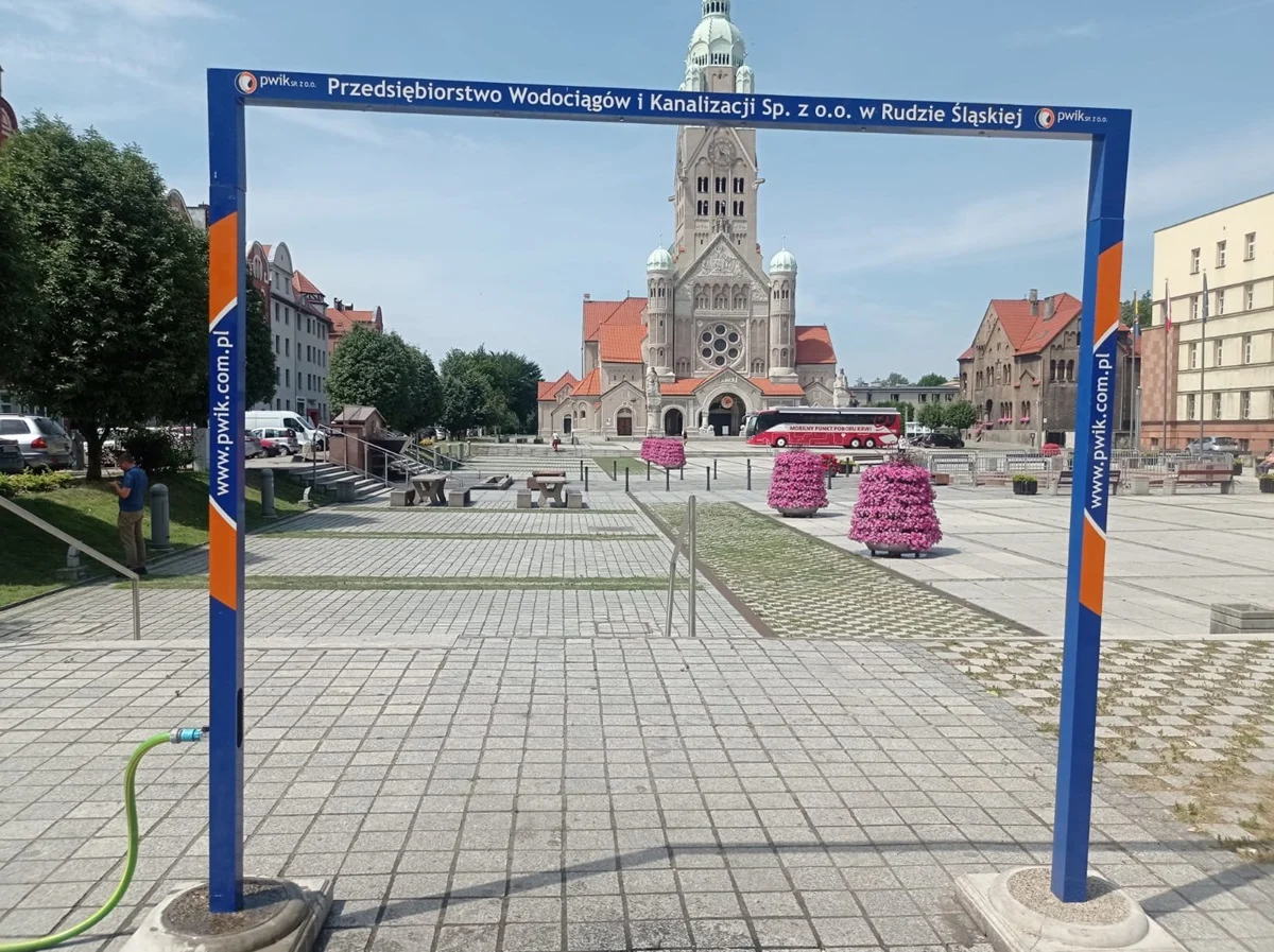 Trochę wody dla ochłody. W Rudzie Śląskiej stanęły dwie kurtyny wodne!