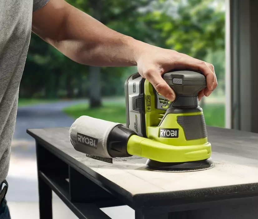 Szlifierka oscylacyjna i mimośrodowa – czy warto je kupić?