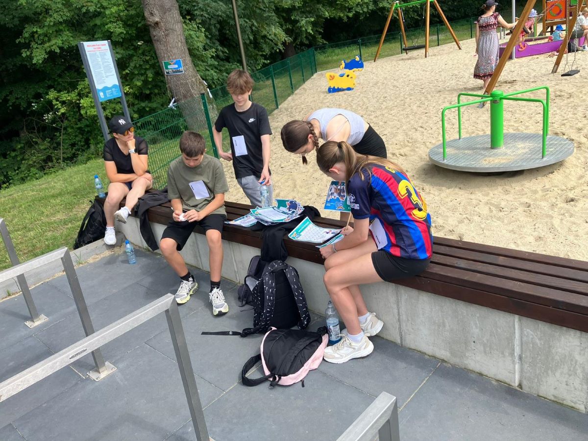 Ekologiczna przygoda! Młodzież na starcie "Wodzisławskiego Eko-Rajdu Uczniowskiego"