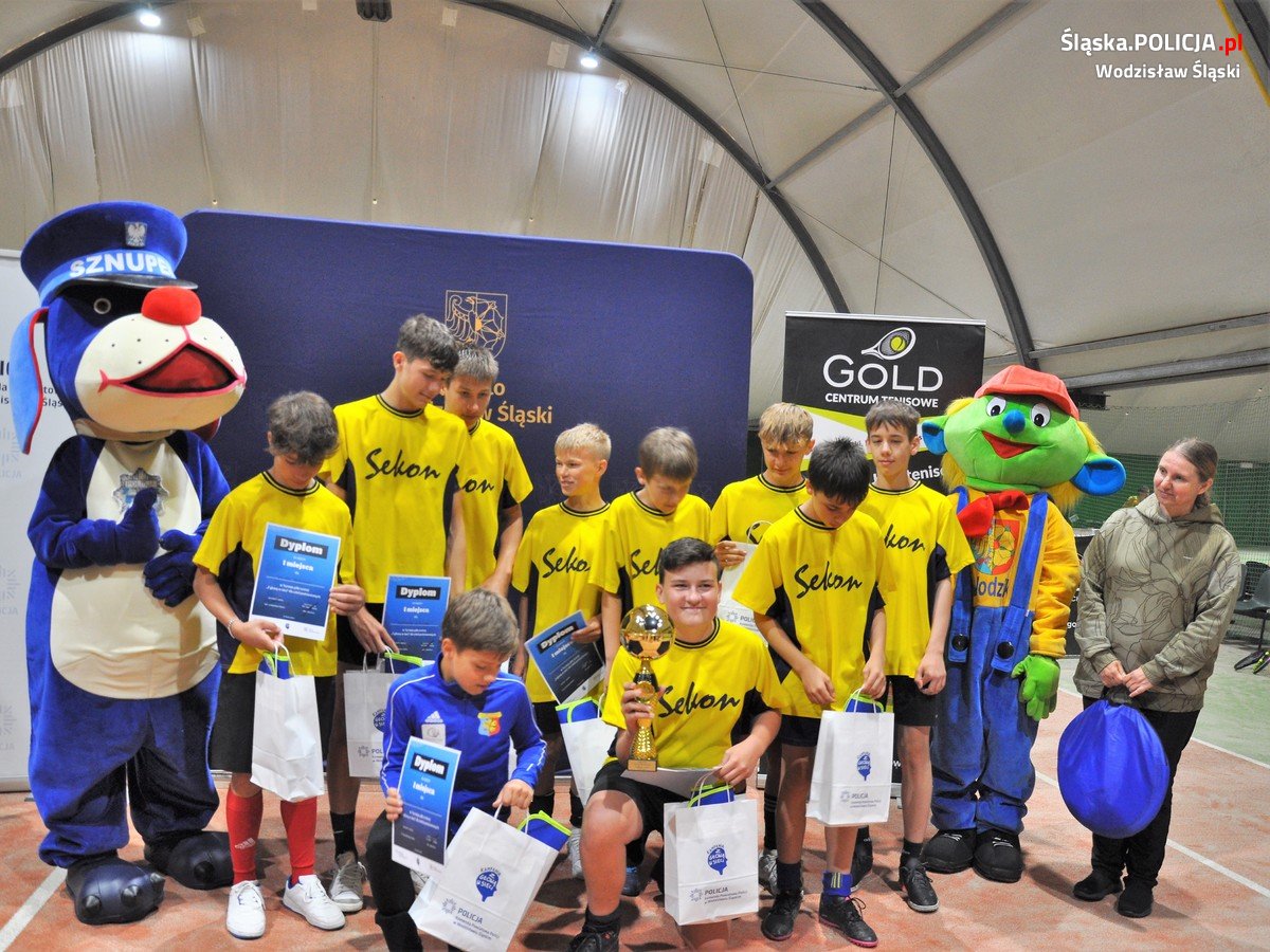 Podsumowanie kampanii "Z głową w sieci" na stadionie miejskim w Wodzisławiu Śląskim