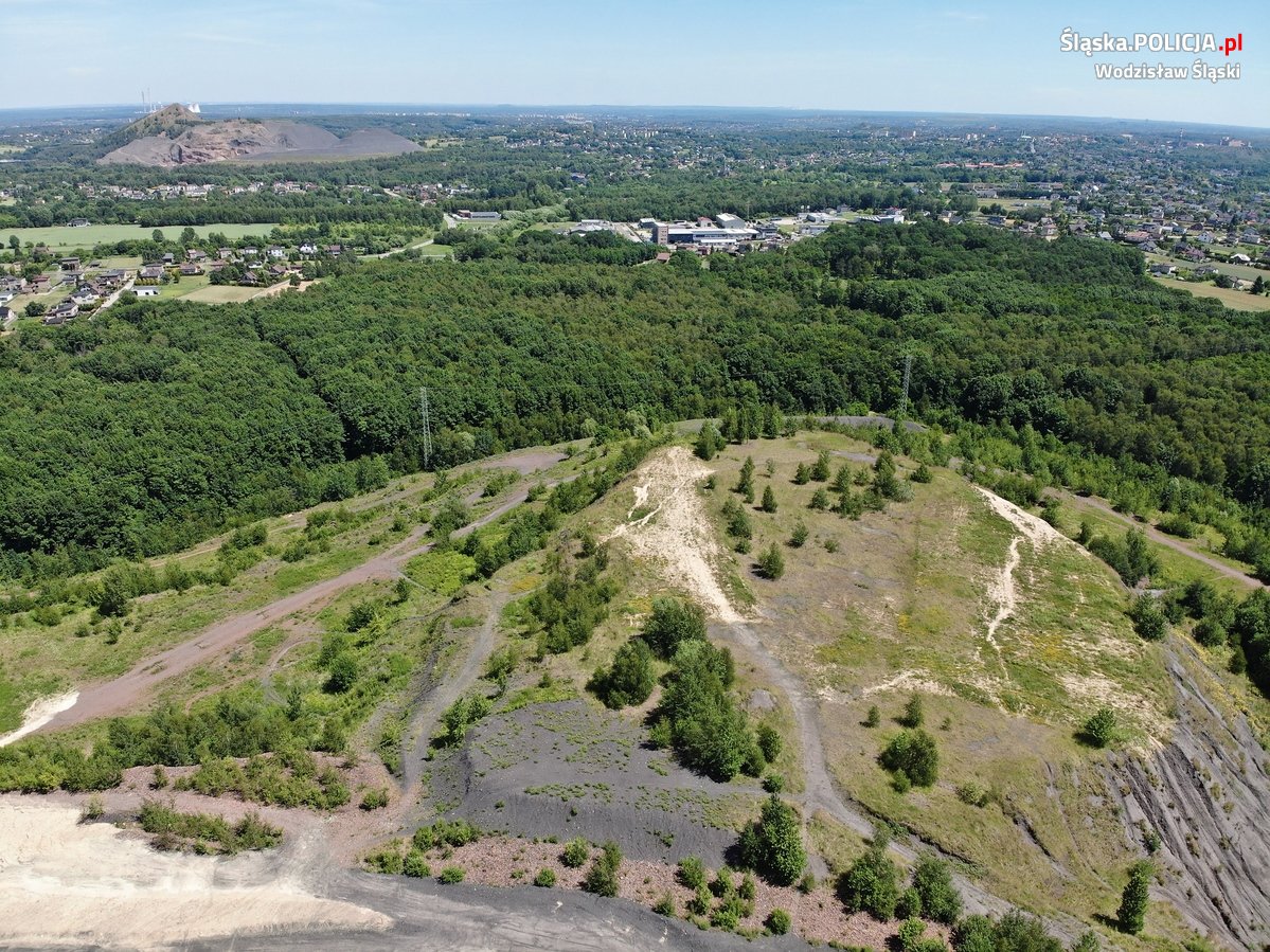 Motocykle i quady niszczą hałdę "Wrzosy" - wspólne działania policji i SRK