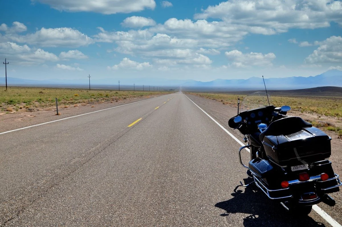 „Twoja Ostrożność to Ich Życie”: Bezpieczeństwo Motocyklistów w Ruchu Drogowym