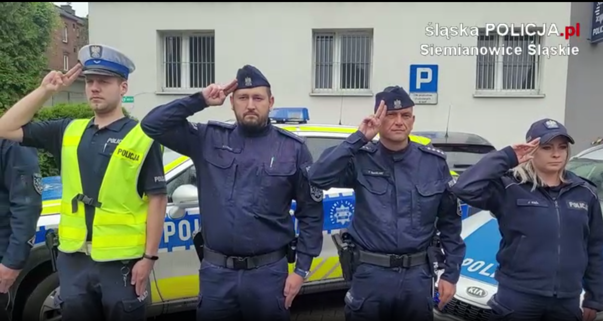 Siemianowiccy policjanci oddali hołd zmarłemu żołnierzowi